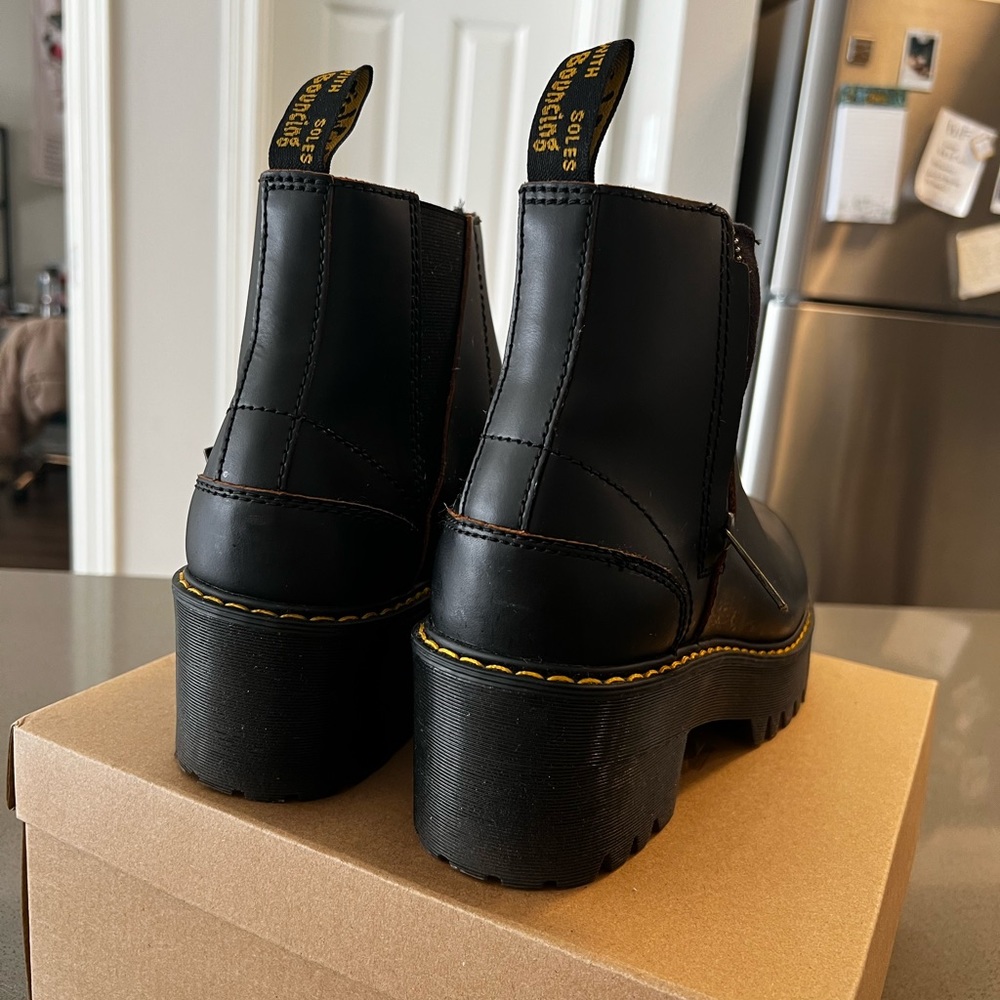DOC MARTENS ROMETTY WYOMING LEATHER PLATFORM CHELSEA BOOTS SIZE 9